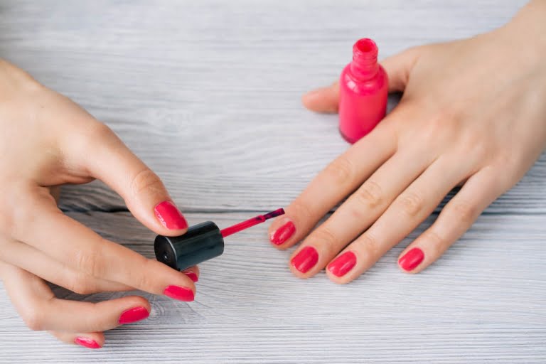 É possível ter alergia a esmalte hipoalergênico