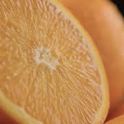 Vitamina C para o rosto Vitamina C para o rosto é apontado como um grande aliado dos dermatologistas