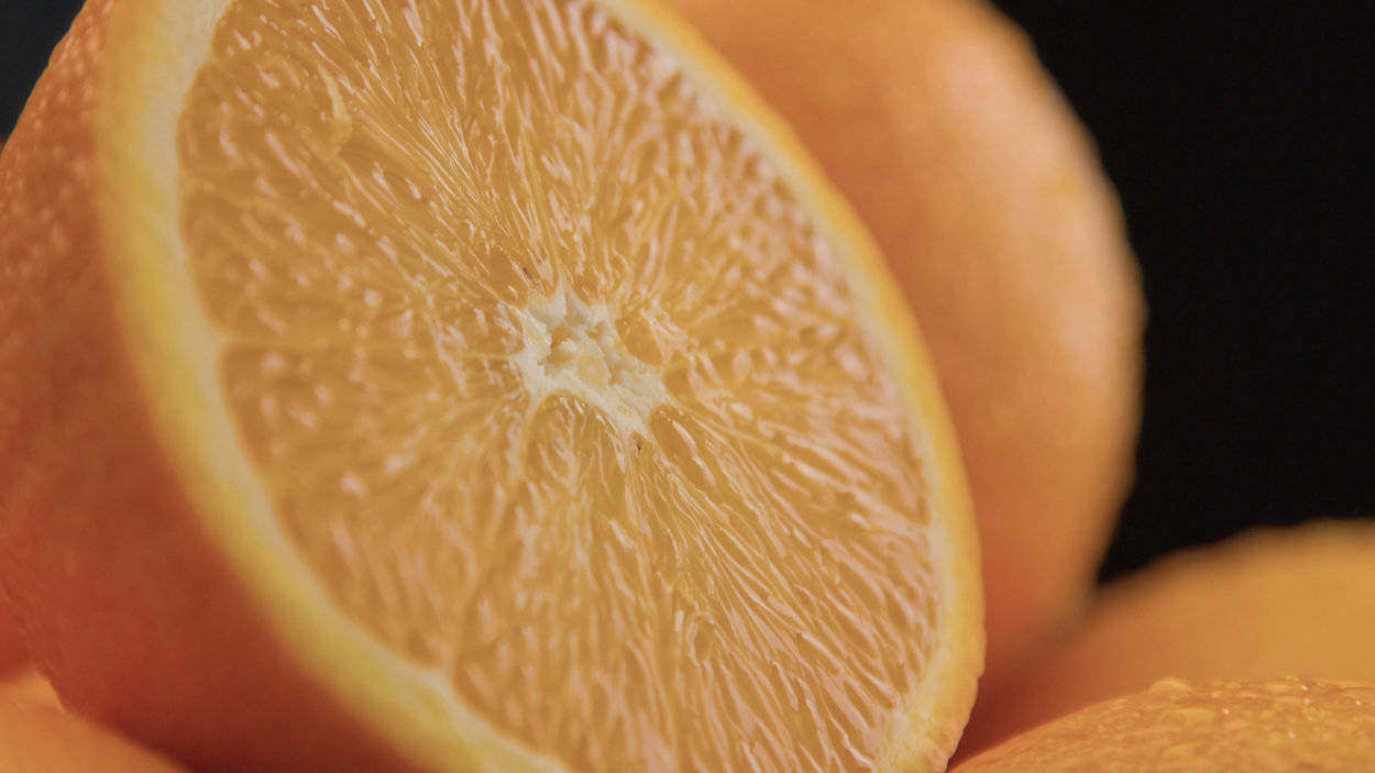 Vitamina C para o rosto é apontado como um grande aliado dos dermatologistas