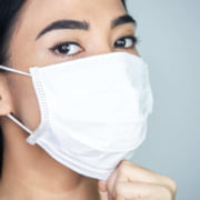 Masken a doença da acne inflamatória que é ocasionada pelo uso constante da máscara Masken-a-doença-da-acne-inflamatória-que-é-ocasionada-pelo-uso-constante-da-máscara